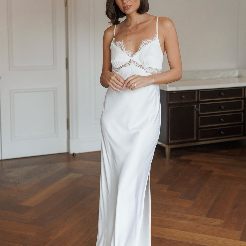 Elegant White Lace Trim Bridal Nightgown
